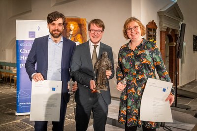 Winnaar en genomineerden van de Christiaan Huygens Prijs 2024. Van links naar rechts: Lucas Slot, Jan-Willem van Ittersum en Rosa Schwarz. Foto: Paul Voorham.